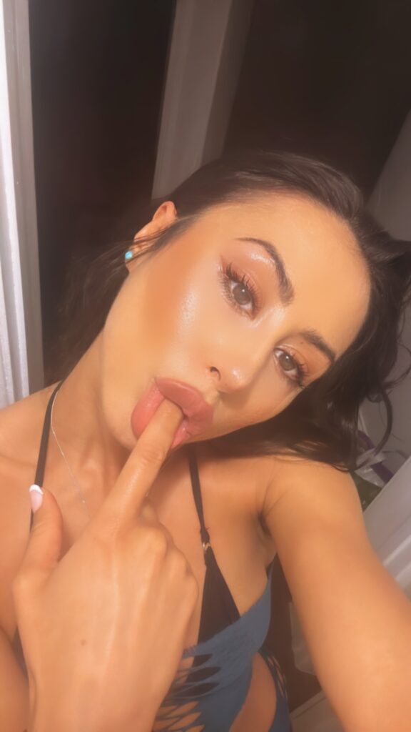 image of the british onlyfans model Aneesah with username @aneesah888