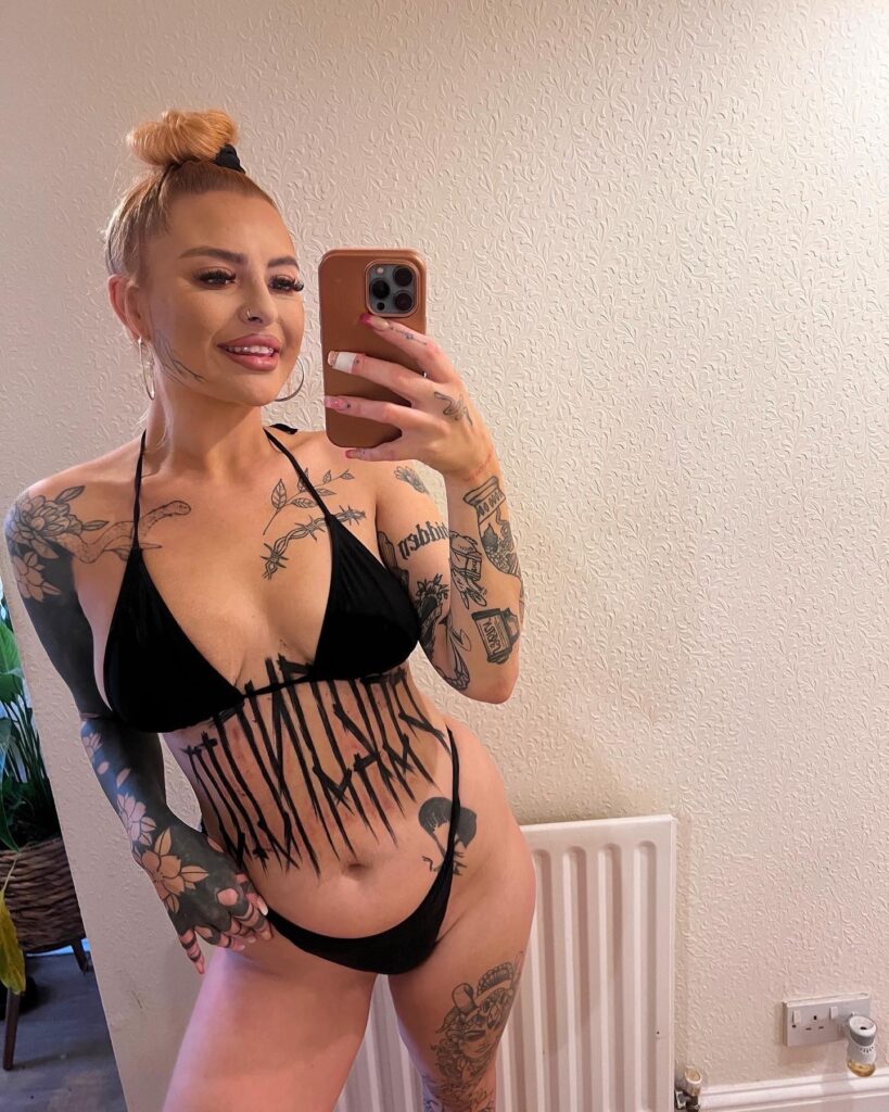 image of the british onlyfans model Sloppy Bj Queen with username @forbiddengal