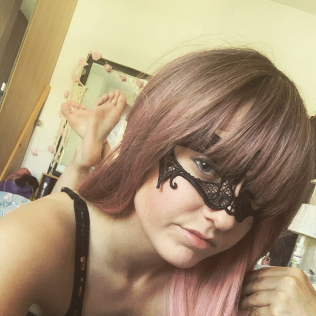 image of the british onlyfans model Roxy with username @foxyroxy_xox