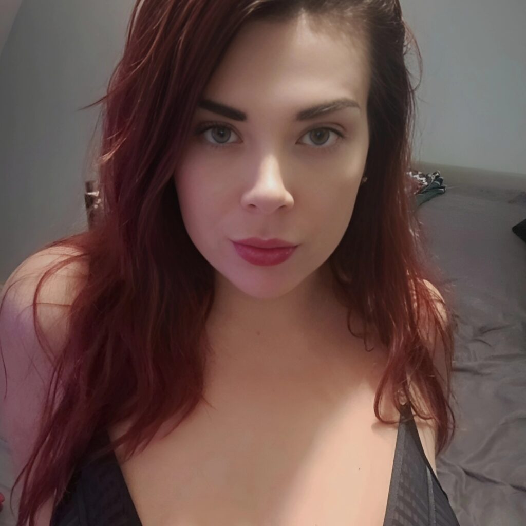 image of the british onlyfans model ThatCouple Sean&Em with username @thatgirlnextdoor11