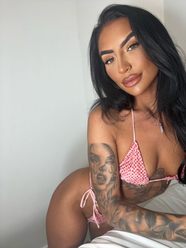 image of the british onlyfans model KENDALKINK with username @kendalkink
