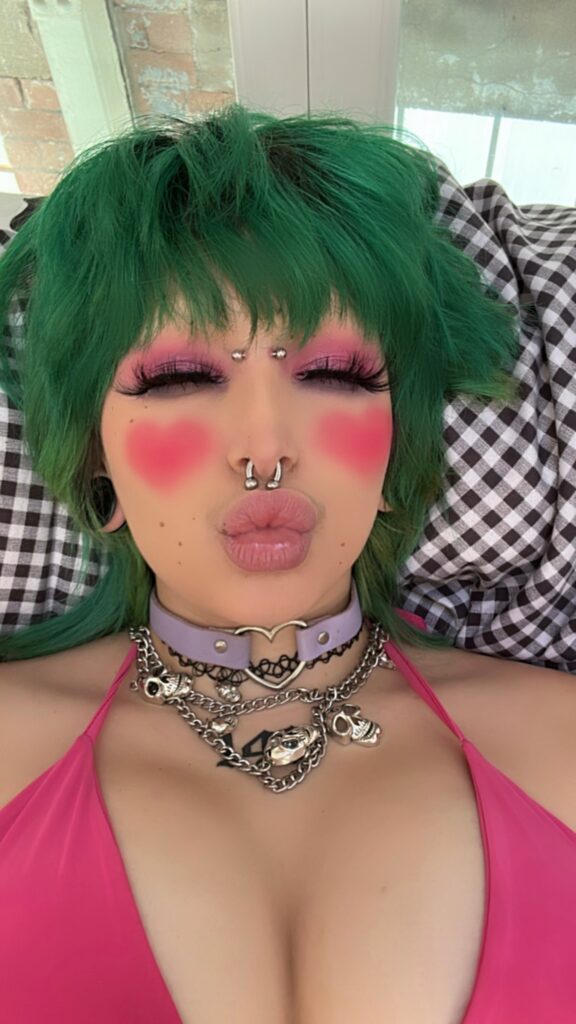 image of the british onlyfans model Yugih0e with username @yugih0e