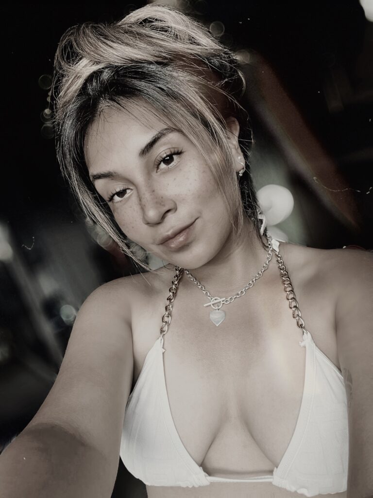 image of the british onlyfans model Isabella Sharpe with username @isabella0212