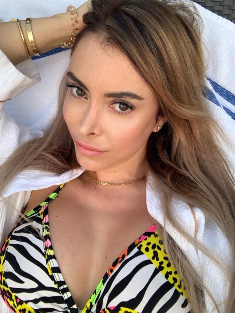 image of the british onlyfans model Dollci with username @missdollci