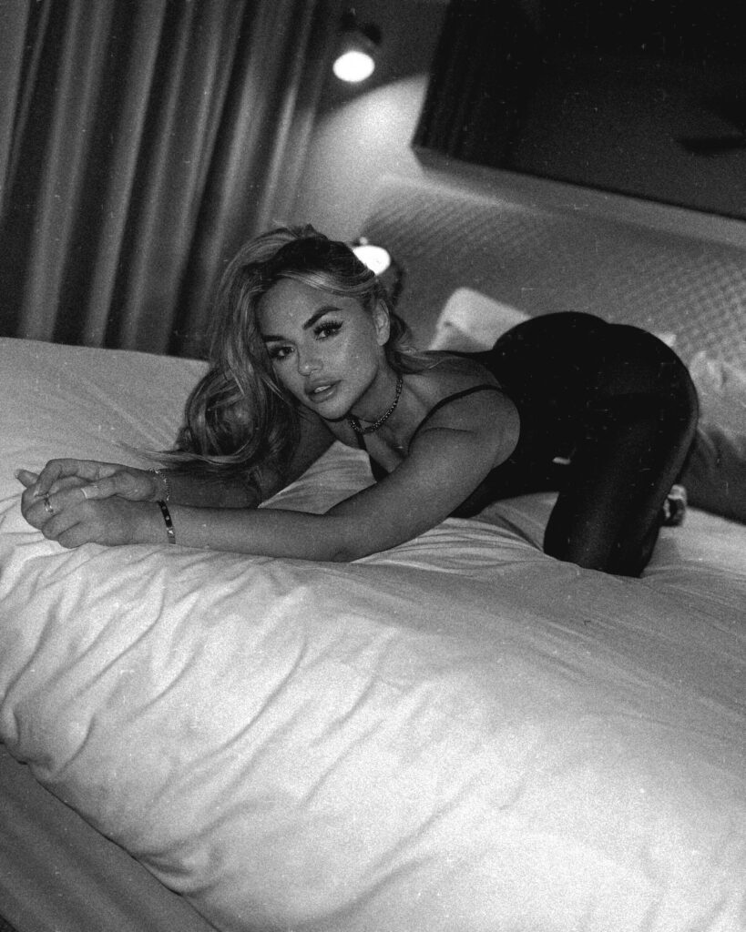 image of the british onlyfans model ✖️EMILIE-RAE✖️ with username @emilieraex