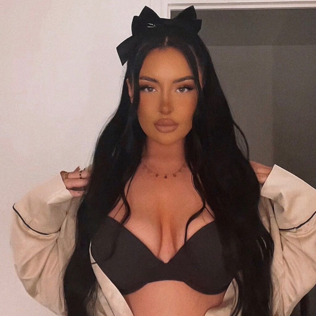 image of the british onlyfans model GEORGIA MAYA