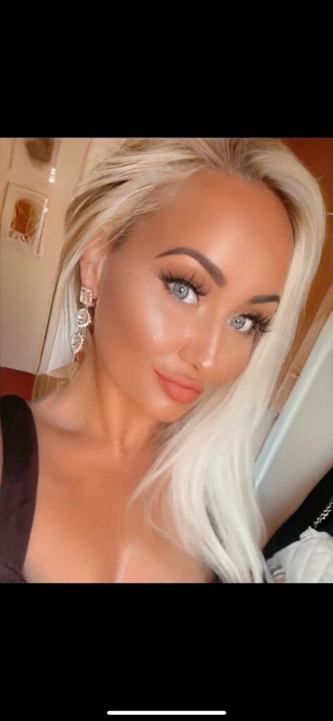 image of the british onlyfans model Chorley Clover  EXPLICIT PAGE with username @chorleyclover