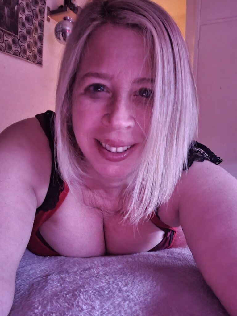 image of the british onlyfans model ✨Shooting Star✨ with username @shootingstar4u