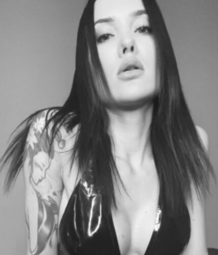 image of the british onlyfans model Mistress Zoe Noir with username @zoenoir