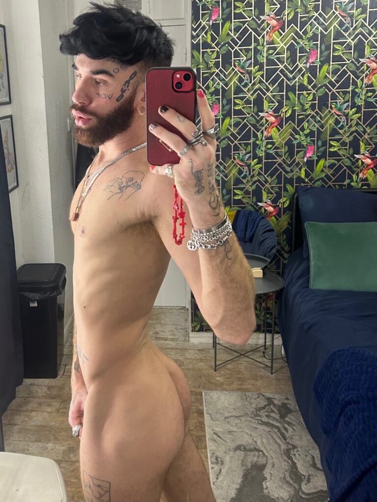 image of the british onlyfans model Deejay with username @d33j4y