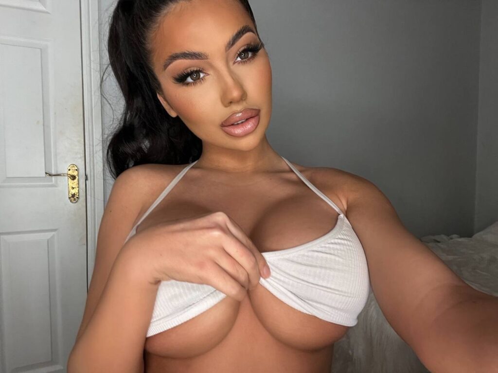 image of the british onlyfans model Courteney with username @cjfans1