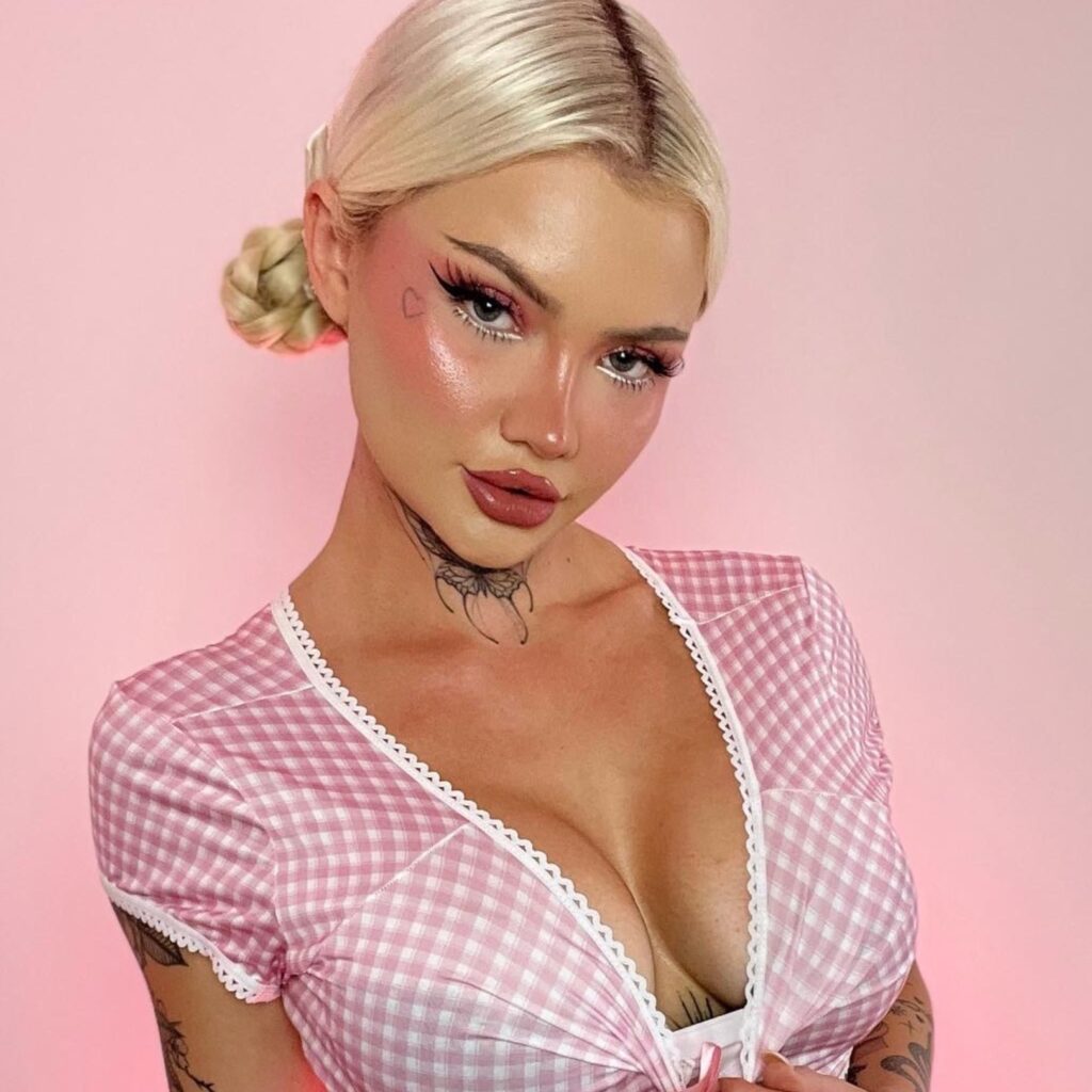 image of the british onlyfans model Lowri Rose with username @lowrirose