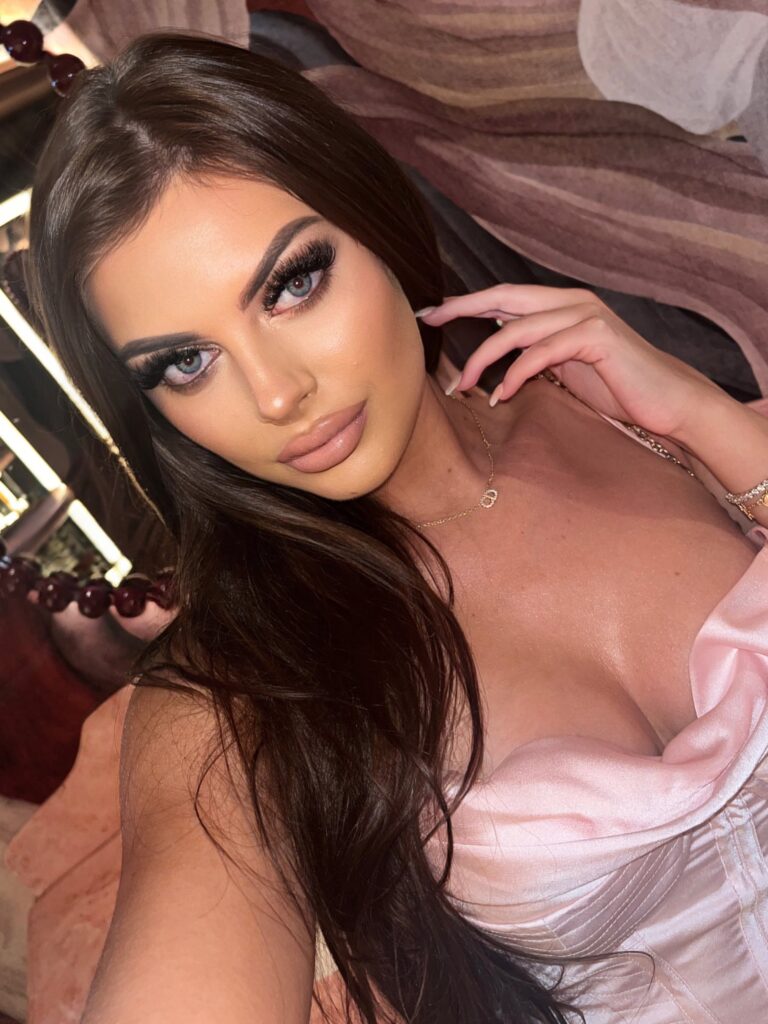 image of the british onlyfans model  with username @ellenelizabethx