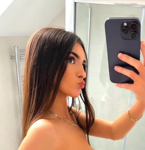 image of the british onlyfans model pea ˚ʚ♡ɞ˚ with username @peaboo