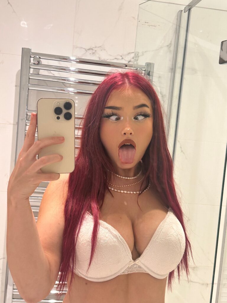 image of the british onlyfans model BuffBanditt with username @buffbecky