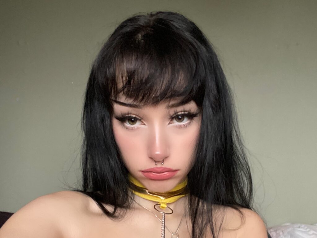 image of the british onlyfans model Little Hunni with username @hunni1