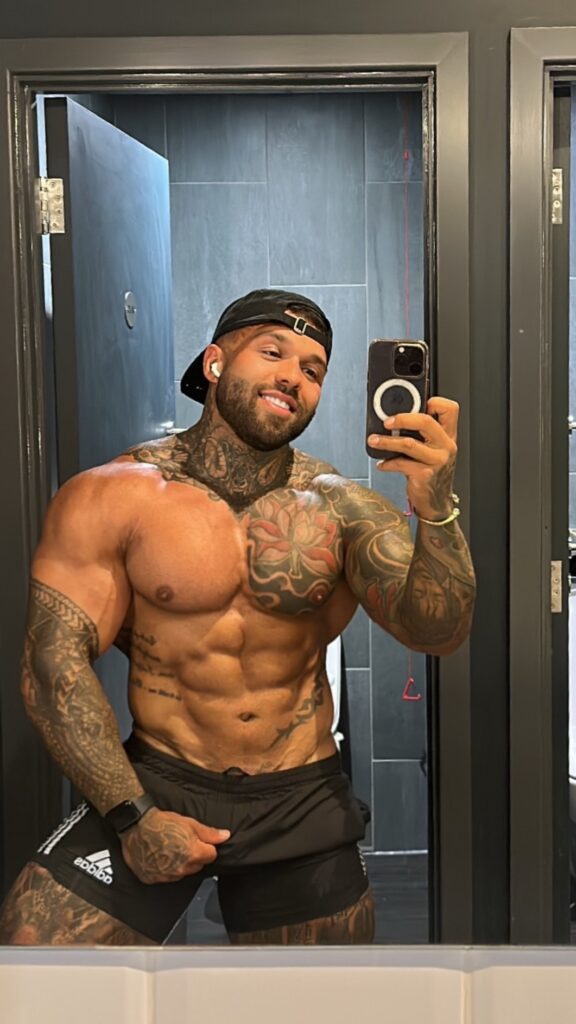 image of the british onlyfans model Handsometroy Free (Teasers only ‼️) with username @handsometroyfree