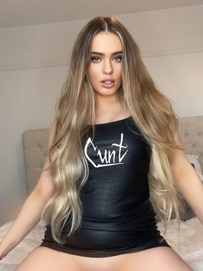 image of the british onlyfans model ⛓Millie The Mistress⛓ with username @milliethemistress