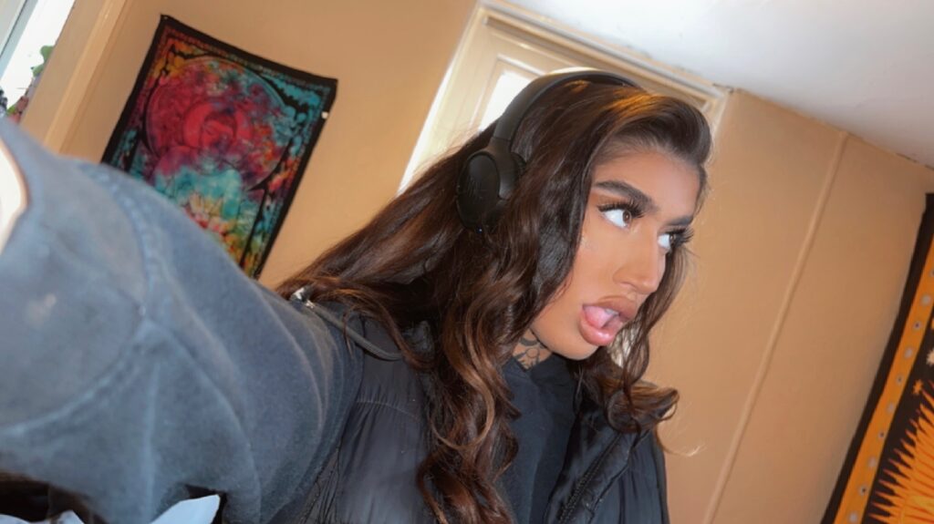 image of the british onlyfans model Kunty with username @kuntykardashian