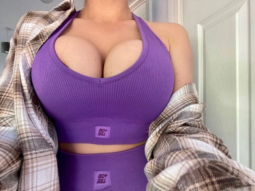 image of the british onlyfans model SCARLET with username @moreofscarlet