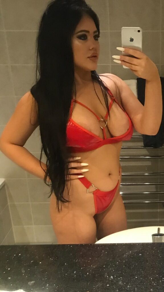 image of the british onlyfans model Kendal with username @kendallondonxo