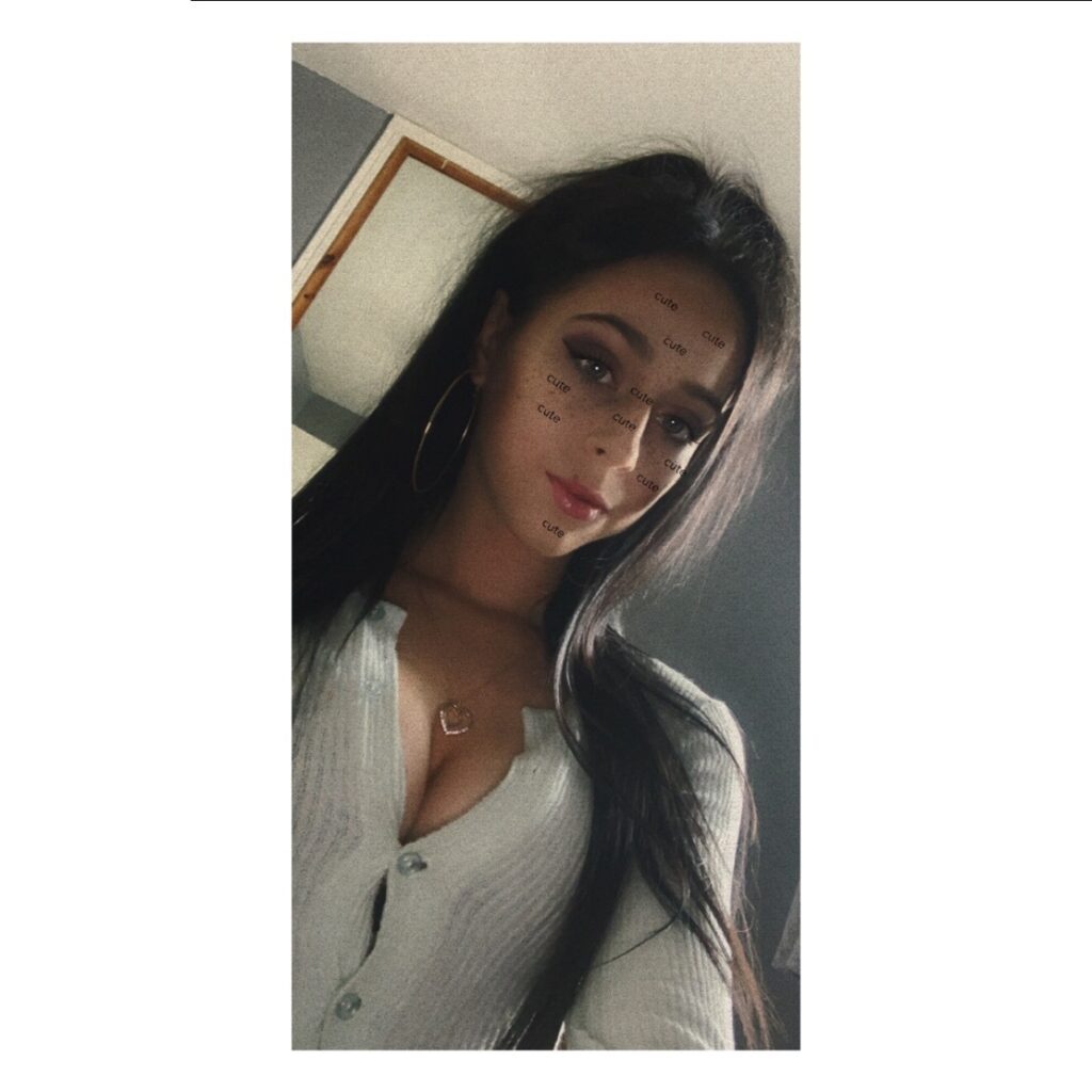 image of the british onlyfans model Kelsie✨ with username @kelss12