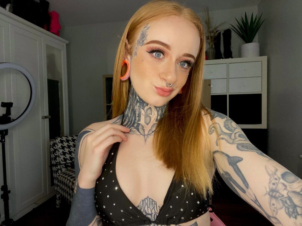 image of the british onlyfans model Azura Alii with username @azura_alii