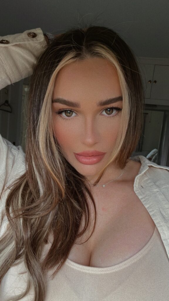 image of the british onlyfans model Saz with username @sarahhlouise