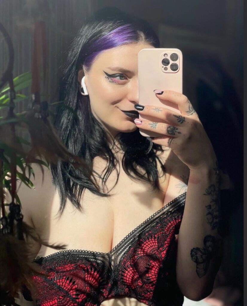 image of the british onlyfans model _Phoebe_Mae with username @phoebe_mae